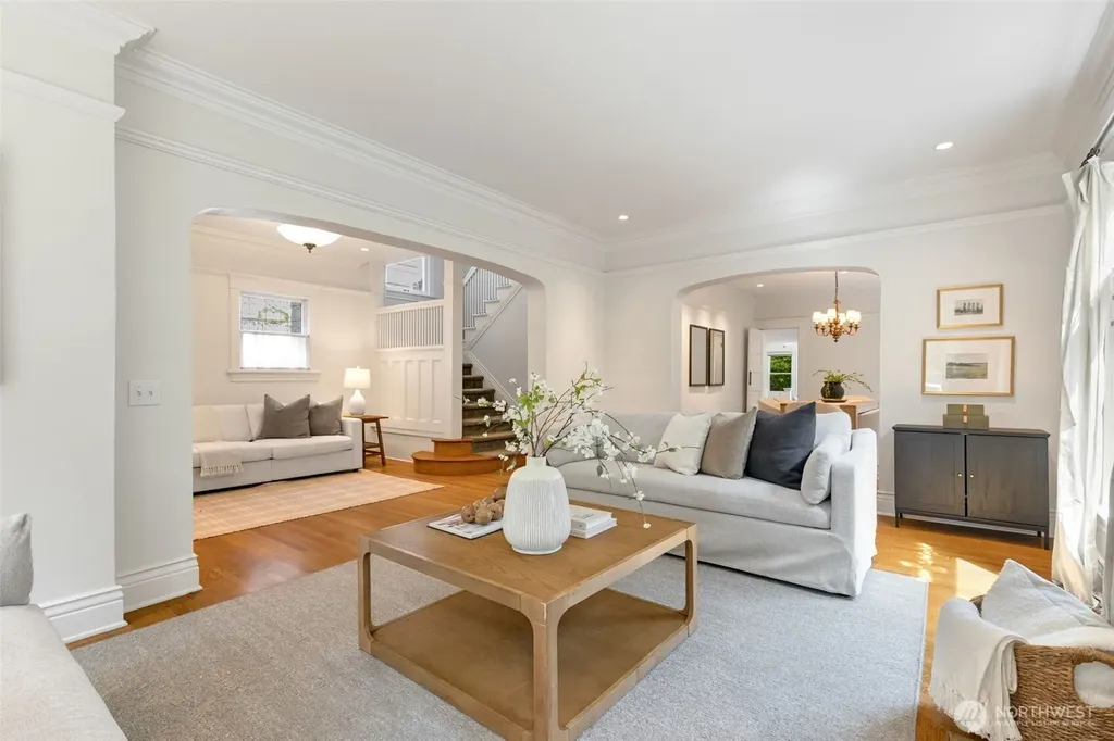 1218 3rd Avenue W Seattle WA 98119