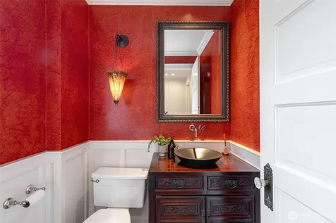 1218 3rd Avenue W Seattle WA 98119