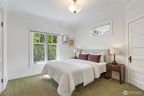 1218 3rd Avenue W Seattle WA 98119