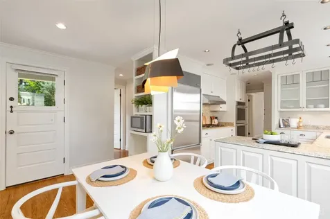 1218 3rd Avenue W Seattle WA 98119