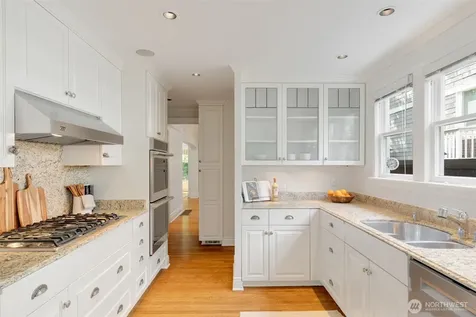 1218 3rd Avenue W Seattle WA 98119