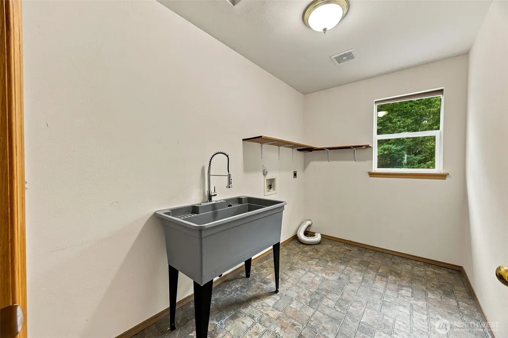 29115 11th Avenue E Roy WA 98580