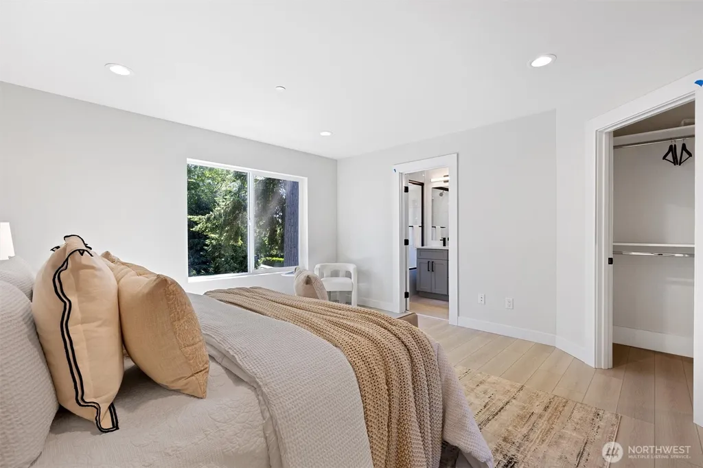 7103 210 Street SW Edmonds WA 98026