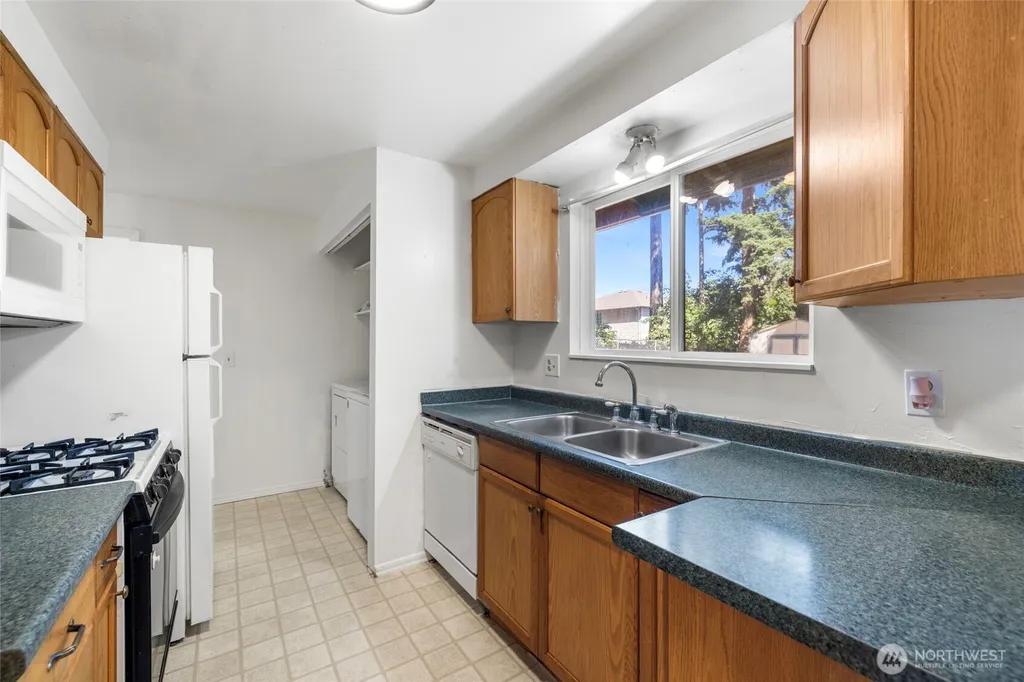 1112 Ridgeway Drive Oak Harbor WA 98277