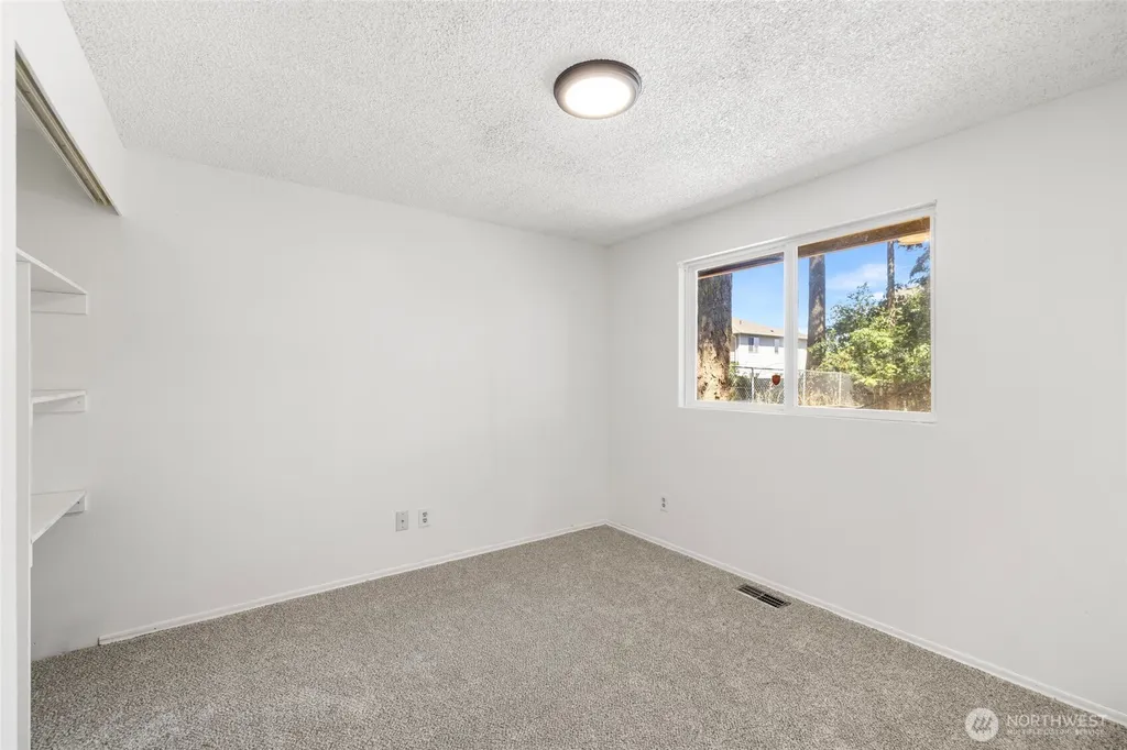 1112 Ridgeway Drive Oak Harbor WA 98277