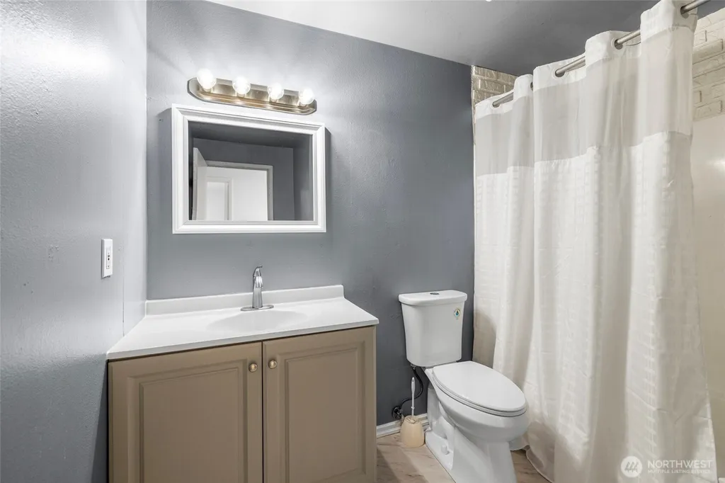1112 Ridgeway Drive Oak Harbor WA 98277