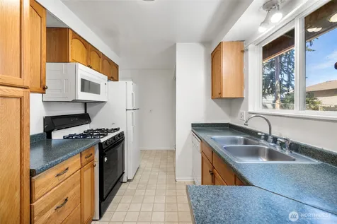 1112 Ridgeway Drive Oak Harbor WA 98277