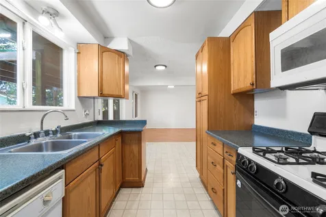 1112 Ridgeway Drive Oak Harbor WA 98277