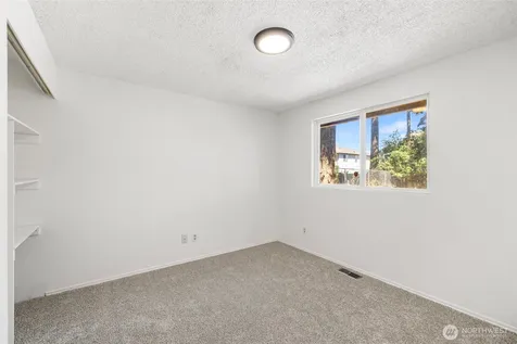 1112 Ridgeway Drive Oak Harbor WA 98277