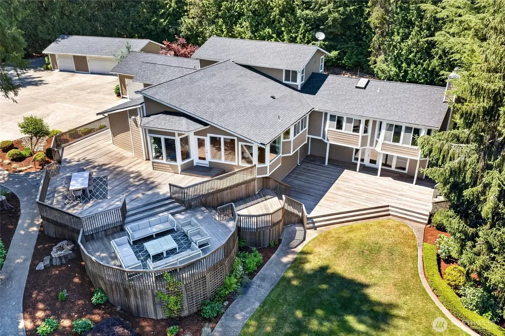 21017 Snag Island Drive East Lake Tapps WA 98391
