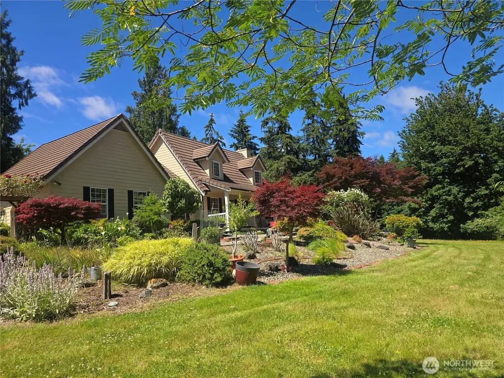654 9th Avenue Fox Island WA 98333