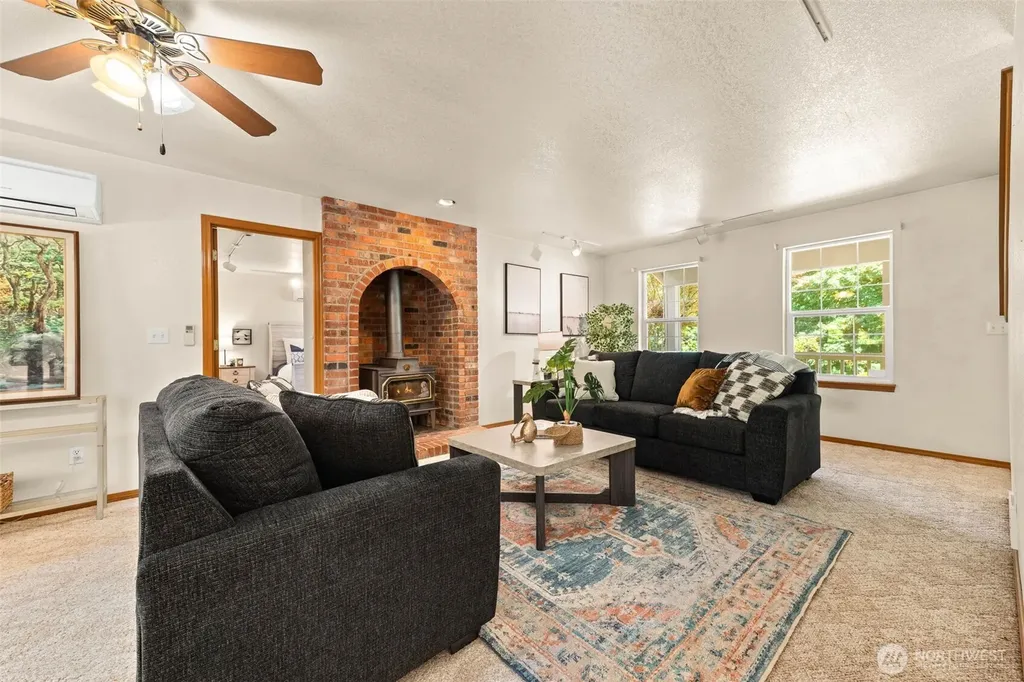 654 9th Avenue Fox Island WA 98333