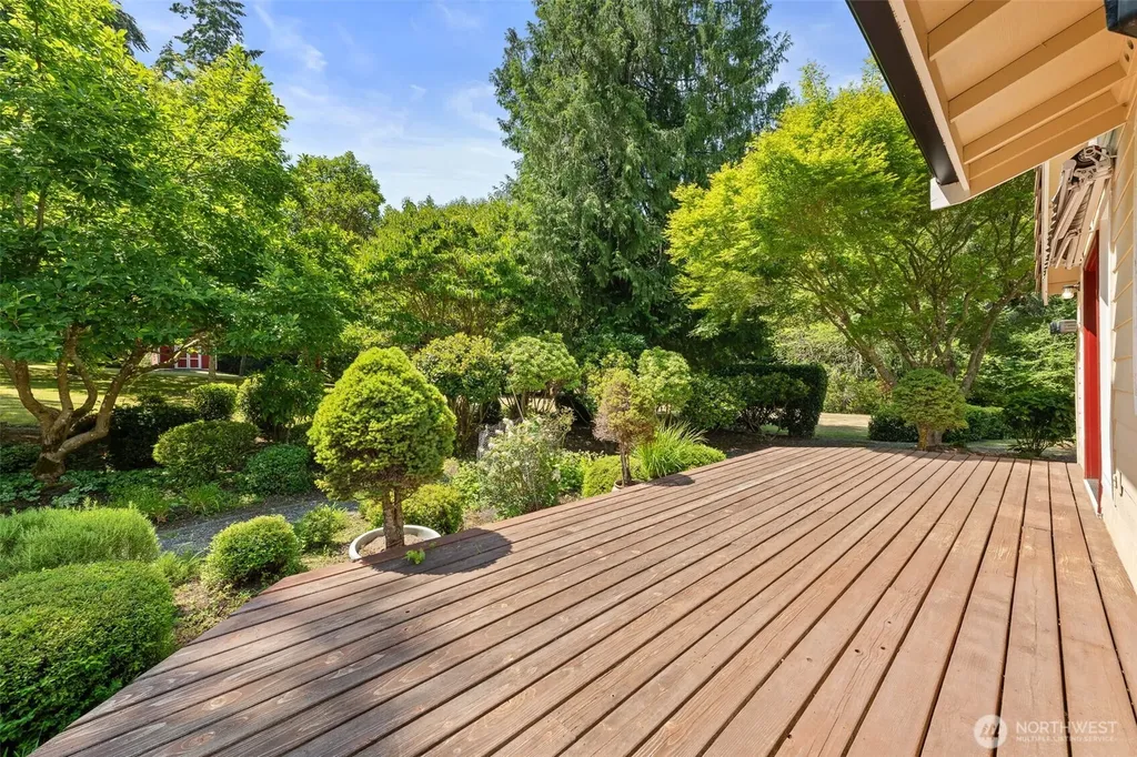 654 9th Avenue Fox Island WA 98333
