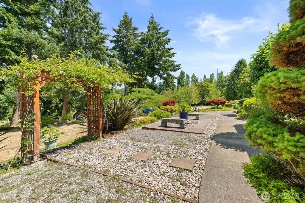654 9th Avenue Fox Island WA 98333