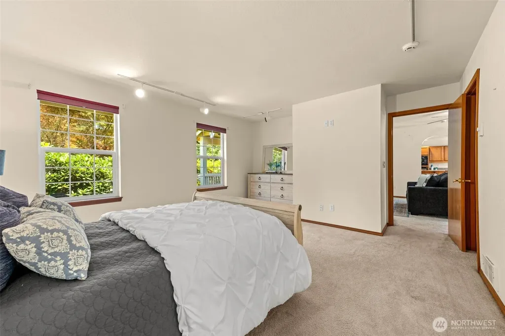 654 9th Avenue Fox Island WA 98333