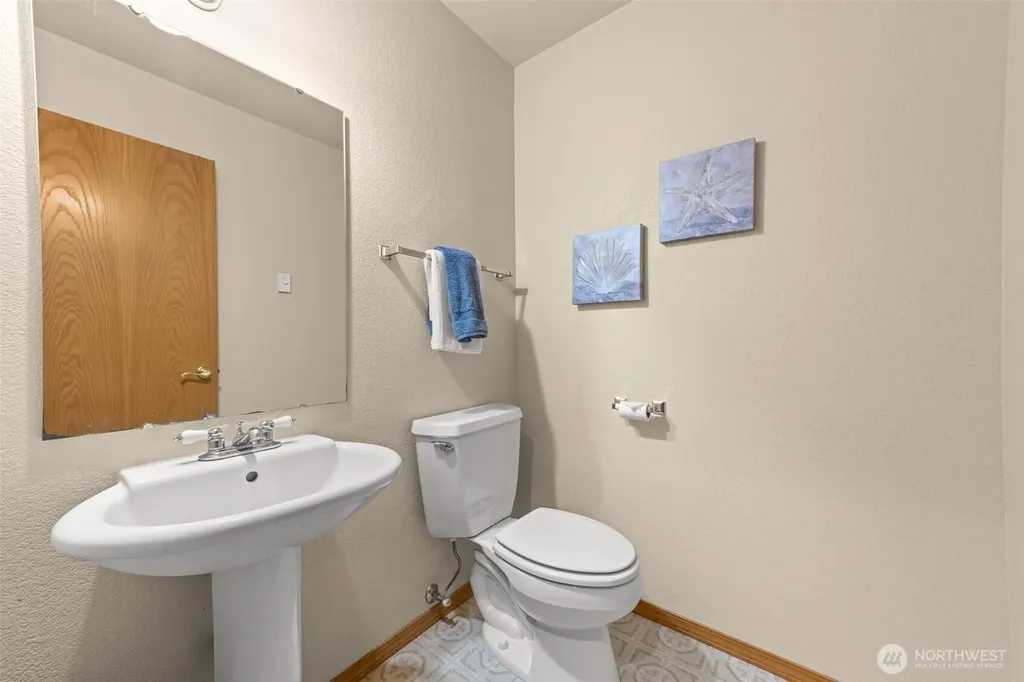 654 9th Avenue Fox Island WA 98333