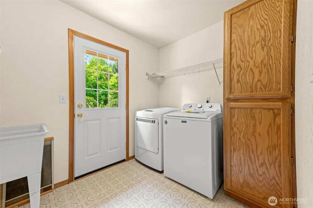 654 9th Avenue Fox Island WA 98333