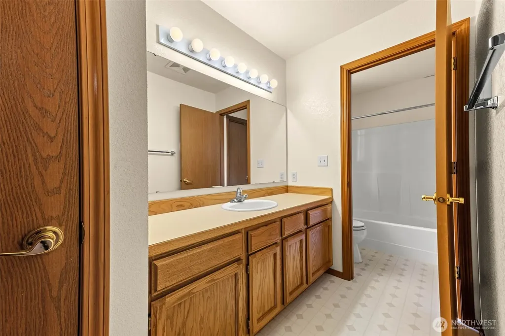654 9th Avenue Fox Island WA 98333