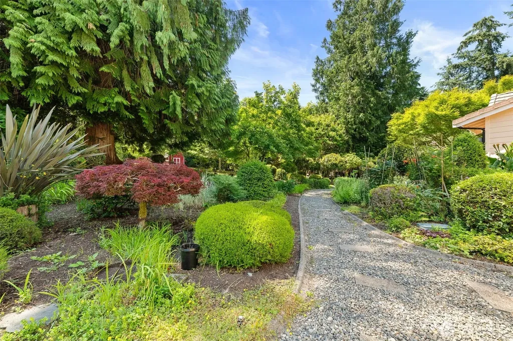 654 9th Avenue Fox Island WA 98333