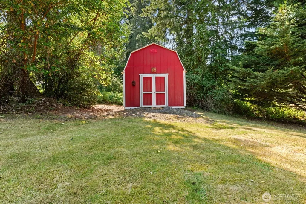 654 9th Avenue Fox Island WA 98333