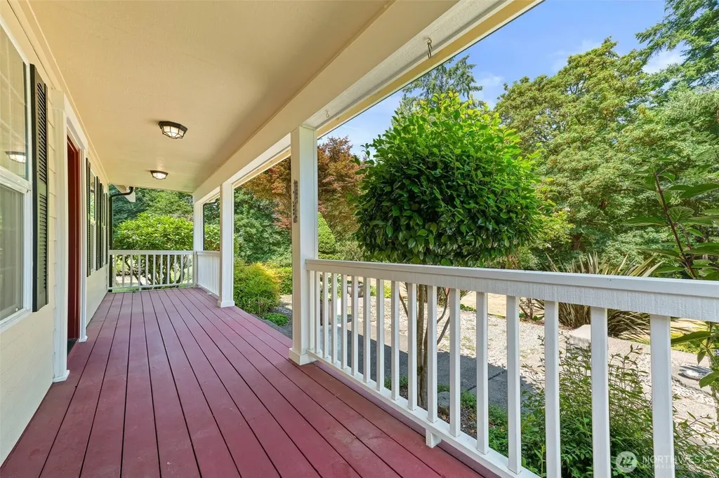 654 9th Avenue Fox Island WA 98333