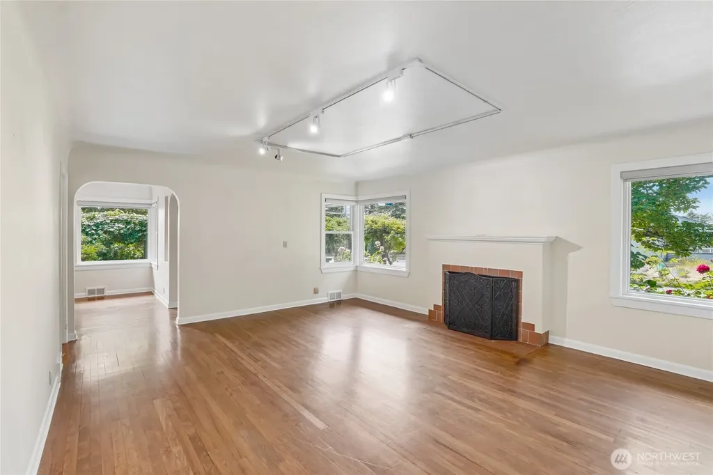 3004 SW Barton Street Seattle WA 98126