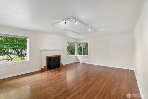3004 SW Barton Street Seattle WA 98126