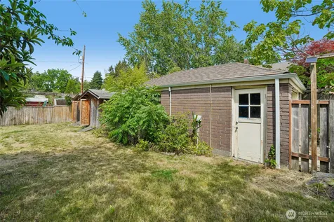 3004 SW Barton Street Seattle WA 98126
