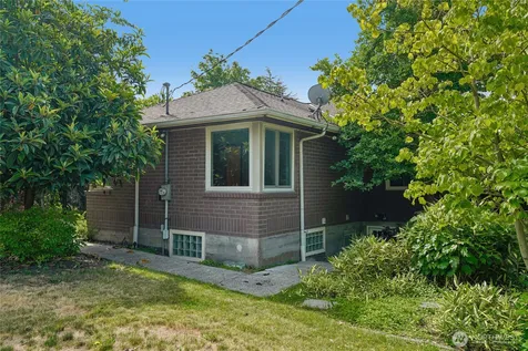 3004 SW Barton Street Seattle WA 98126