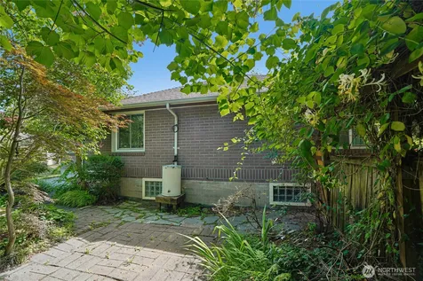 3004 SW Barton Street Seattle WA 98126
