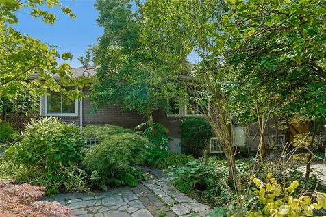 3004 SW Barton Street Seattle WA 98126