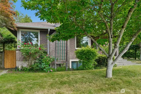 3004 SW Barton Street Seattle WA 98126
