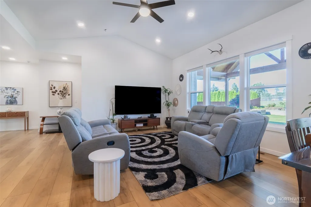 806 Mapleridge Drive Everson WA 98247