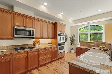 10398 NE 17 Street Bellevue WA 98004