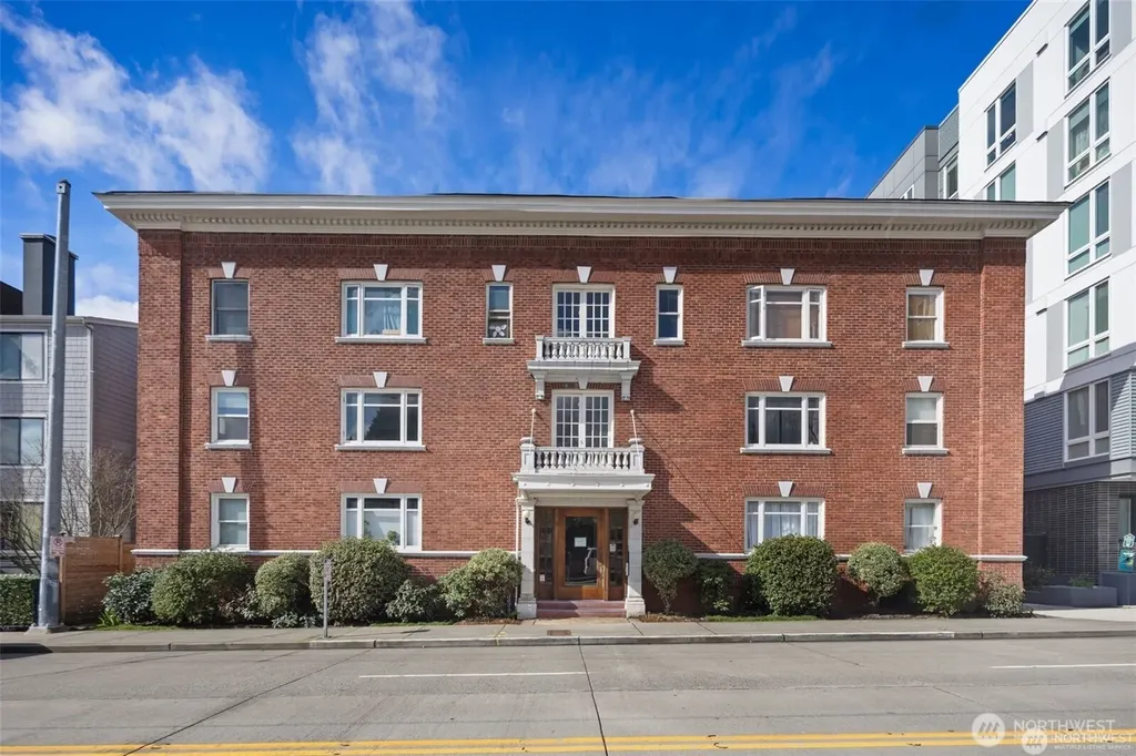 4725 15th Avenue NE Seattle WA 98105
