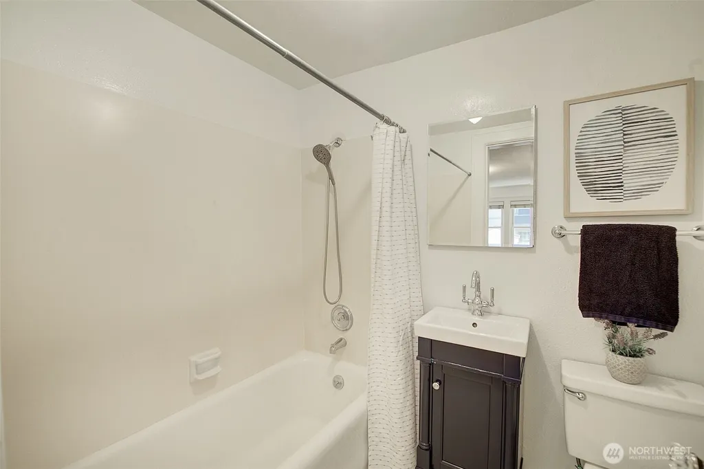 4725 15th Avenue NE Seattle WA 98105