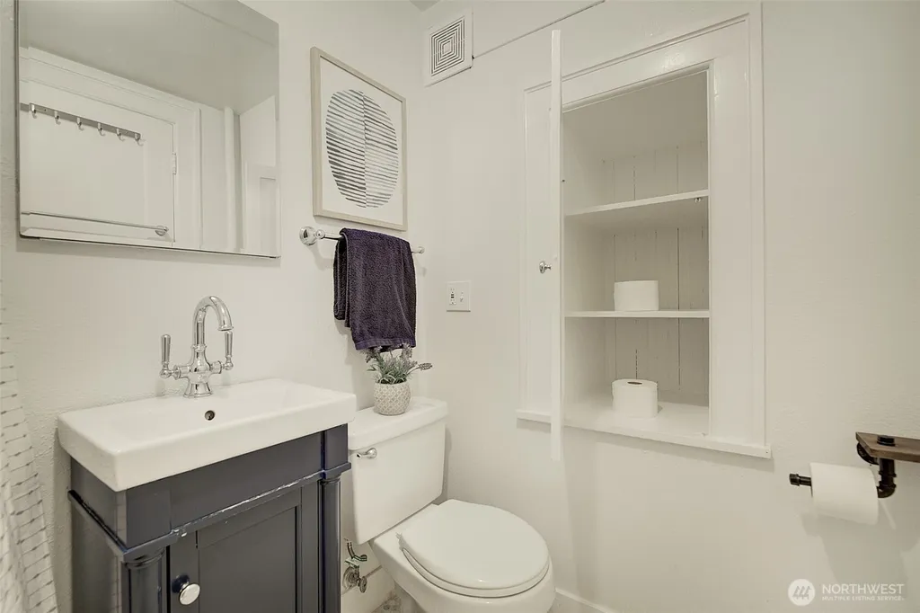 4725 15th Avenue NE Seattle WA 98105