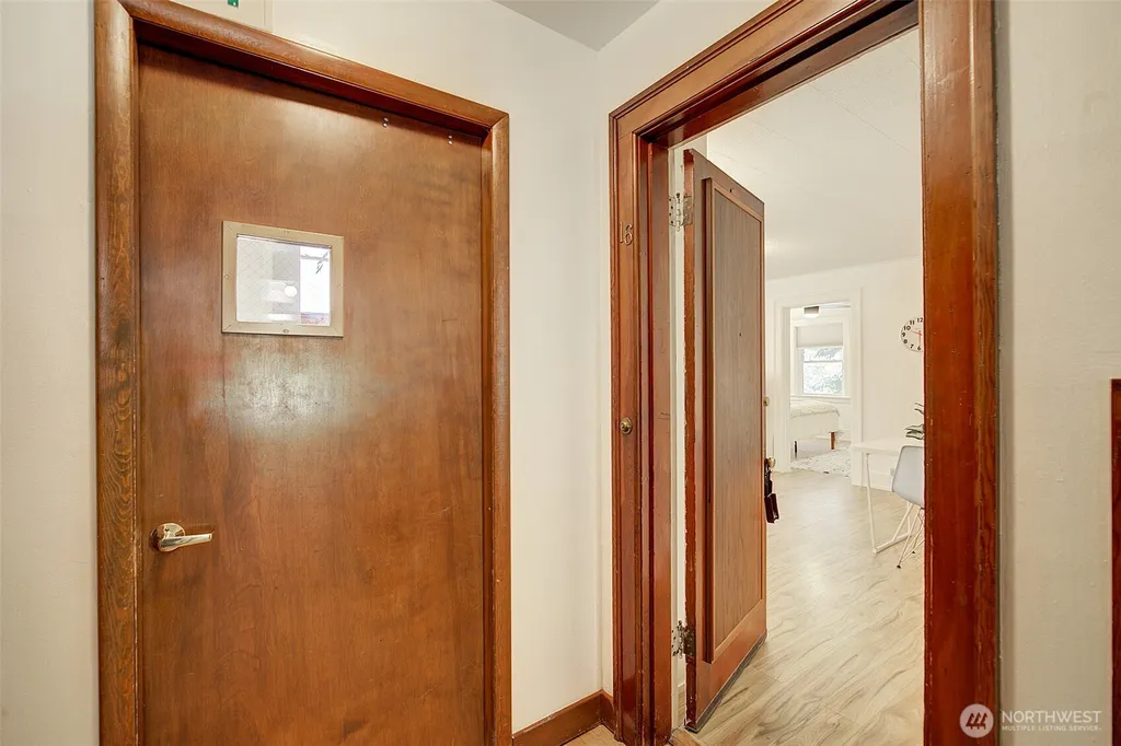 4725 15th Avenue NE Seattle WA 98105