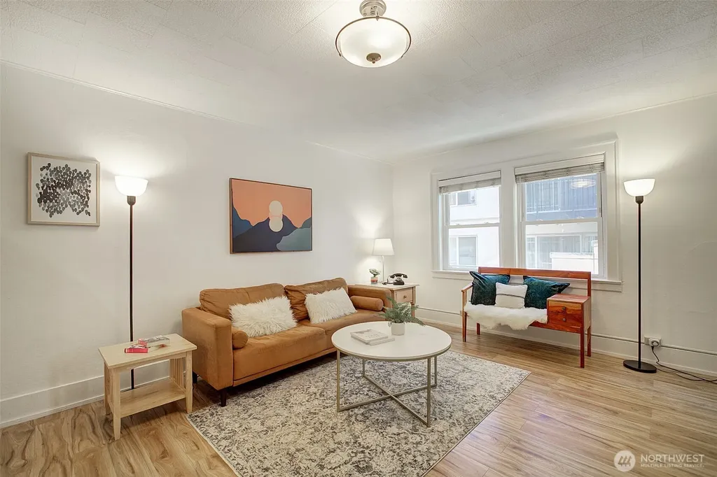 4725 15th Avenue NE Seattle WA 98105