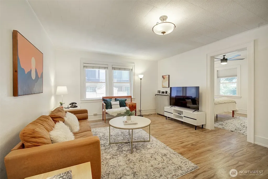 4725 15th Avenue NE Seattle WA 98105