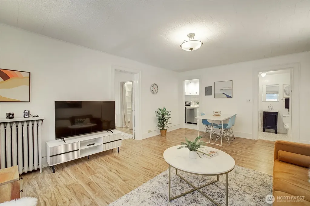 4725 15th Avenue NE Seattle WA 98105