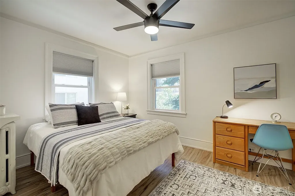 4725 15th Avenue NE Seattle WA 98105