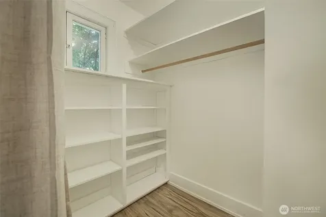 4725 15th Avenue NE Seattle WA 98105