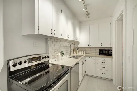 4725 15th Avenue NE Seattle WA 98105