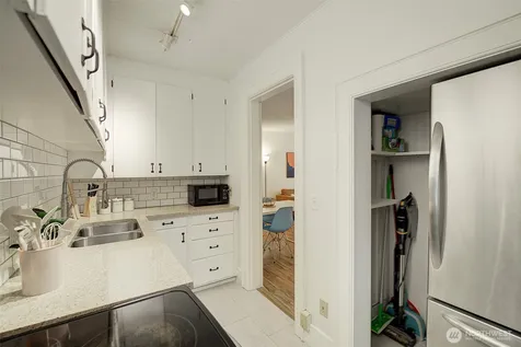 4725 15th Avenue NE Seattle WA 98105