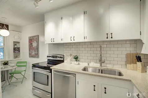 4725 15th Avenue NE Seattle WA 98105