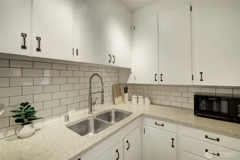 4725 15th Avenue NE Seattle WA 98105