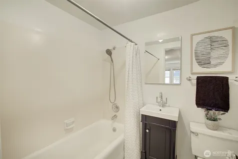 4725 15th Avenue NE Seattle WA 98105