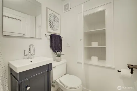 4725 15th Avenue NE Seattle WA 98105