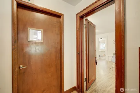 4725 15th Avenue NE Seattle WA 98105